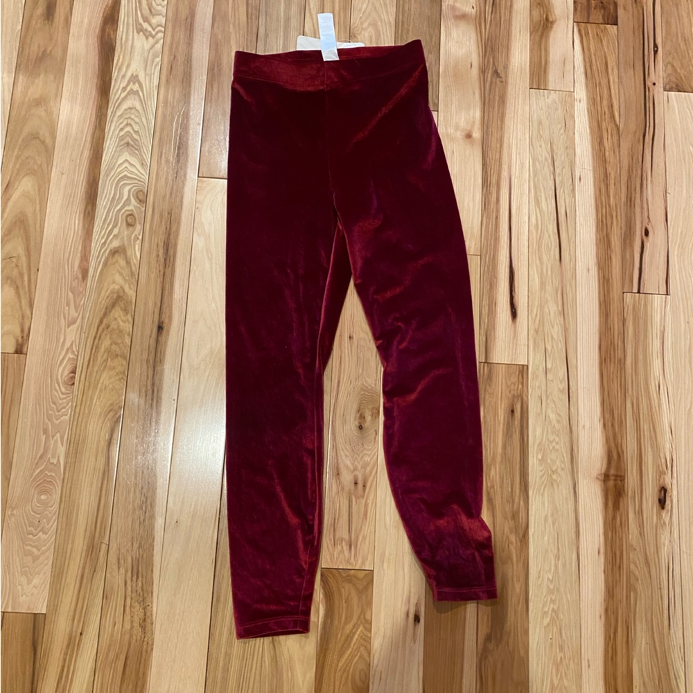 Deep Red Velvet Fabletics Leggings! NWT♥️